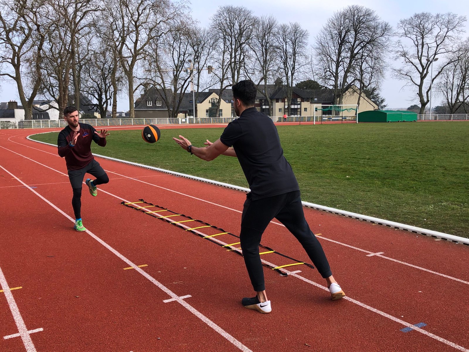 Photo de Sylvain Ogier effectuant un entrainement physique pour de la course à pied